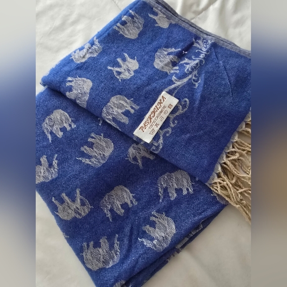 100% Cashmere Elephant Pashmina Scarf - Picture 2 of 6